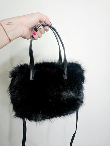 Bolso pelo negro