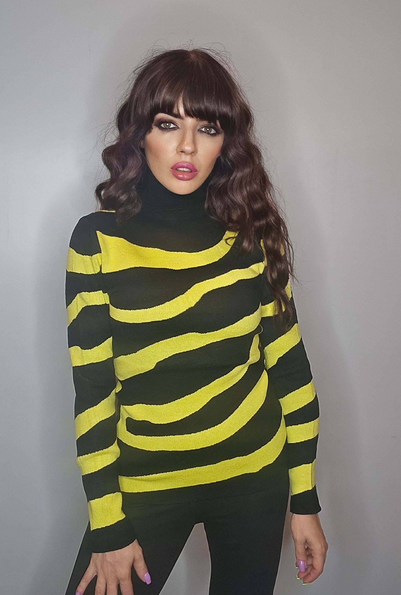 Jersey cebra cuello alto amarillo