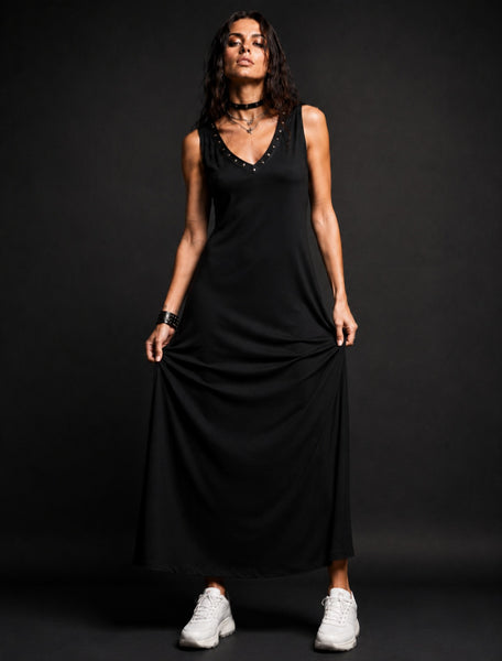 Vestido pico tachuelas