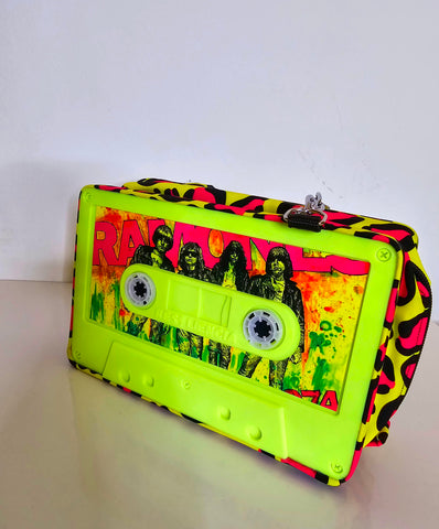 Bolso cassette flúor Ramones