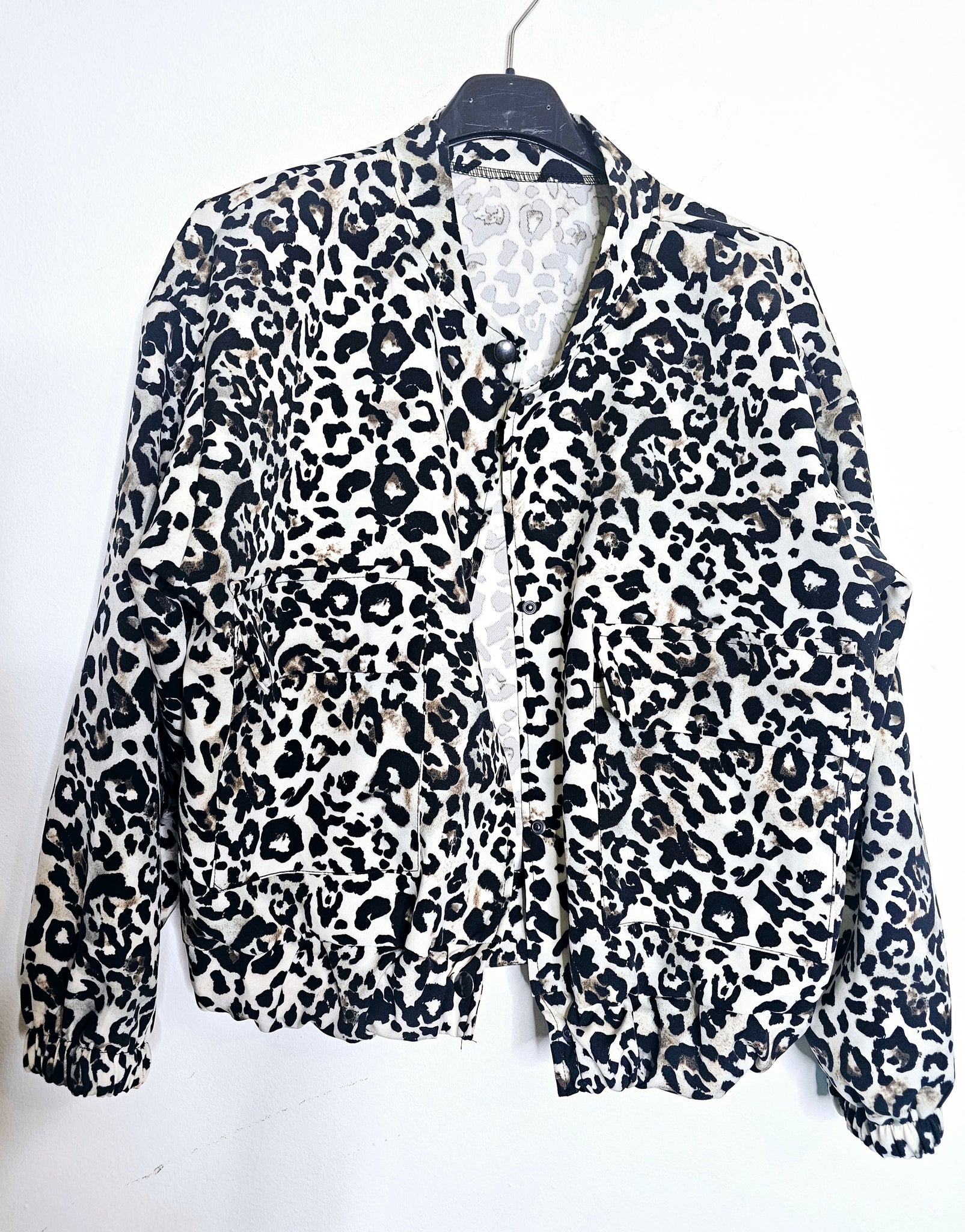 Bomber corchetes leopardo